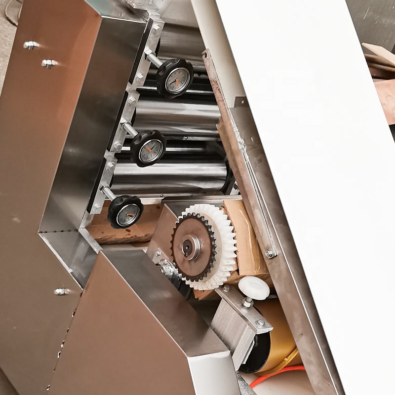 自動大型餃子皮成形機、春巻き皮、パパド包装機、ロティ製造機の - Spring Roll Wrapper のレビューと価格